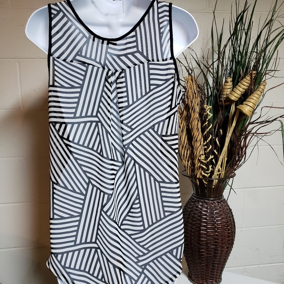 A.n.a Adorable Tank Top - Picture 3 of 7